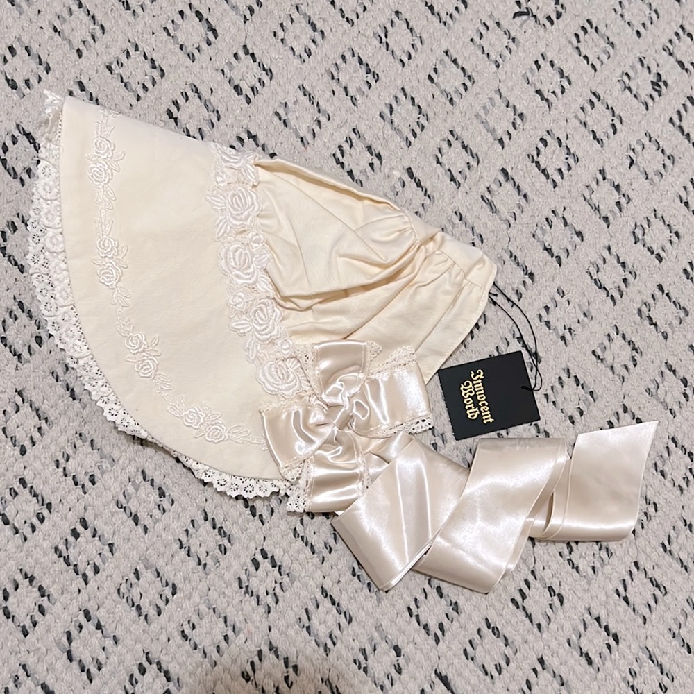 Innocent World Lolita bonnet in ivory colorway